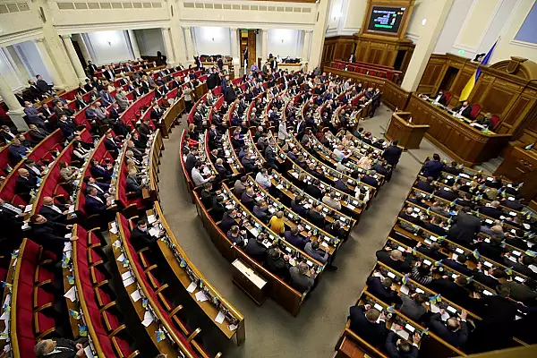 Parlamentul din Ucraina adopta proiectul de lege care da unda verde mobilizarii unor detinuti in armata