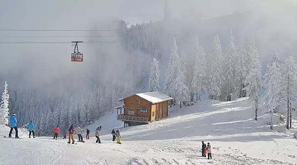 Partiile se redeschid dupa ninsorile abundente din ultimele zile | Mii de turisti au luat cu asalt statiunile montane