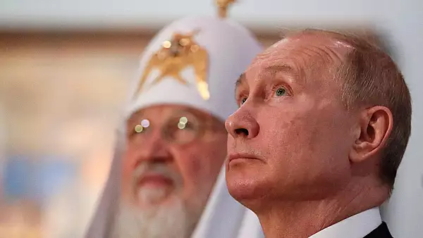 Patriarhul Kirill a fost agent KGB in Razboiul Rece. Inainte de a-i deveni sfatuitor, i-a fost "coleg" cu Vladimir Putin