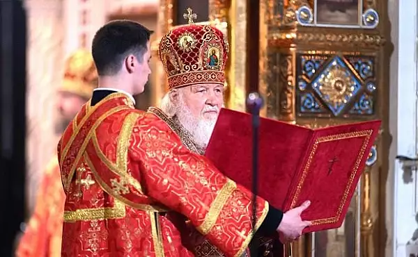 patriarhul-rus-chiril-i-a-oficiat-slujba-de-inviere-in-prezenta-lui-putin-mesajul-transmis-rusilor-si-solicitarea-adresata-lui-dumnezeu.webp