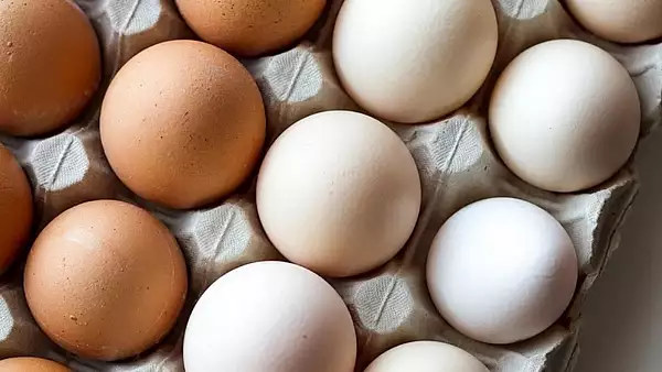 Patronul unei cofetarii, SOMAT sa nu mai ia oua din piata - DSP cere achizitionarea produselor din supermarket
