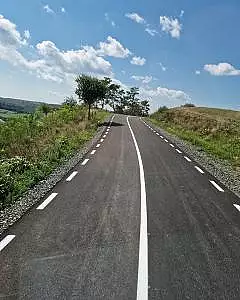 PENTRU SOFERI – Un nou drum judetean are asfalt proaspat turnat. Vezi care este