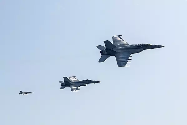 Performanta istorica pentru o femeie pilot de Super Hornet: a doborat o tinta aeriana a rebelilor Houthi deasupra Marii Rosii