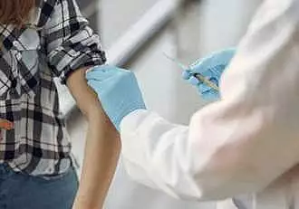 Persoanele vaccinate anti-COVID, protejate impotriva noilor tulpini ale virusului. Ce studii dovedesc acest lucru