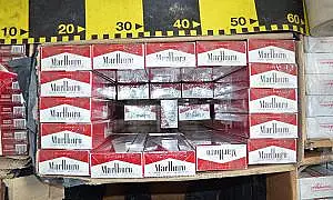 Peste 400 de pachete cu tigari descoperite intr-un imobil din Seini