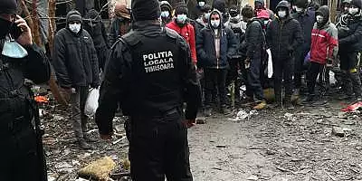 Peste 50 de refugiati au ocupat o casa abandonata din Timisoara. Politia Locala compune scenarii apocaliptice FOTO
