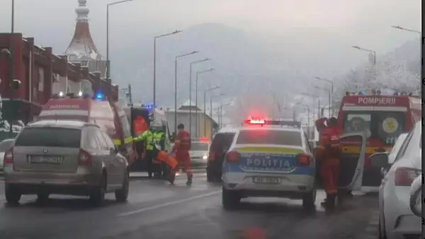 Pieton lovit de un echipaj SMURD pe o trecere de pietoni din Brasov