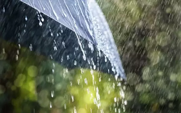 Ploaie cu grindina la final de februarie, in Bucuresti. Cum explica meteorologii acest fenomen neobisnuit VIDEO