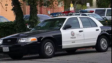 Politia a ucis din greseala un barbat de culoare intr-o suburbie a Los Angeles-ului