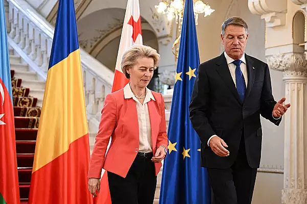 Politico il vede pe Klaus Iohannis cu sanse mari la sefia Comisiei Europene, daca Ursula von der Leyen pleaca. Care este argumentul impotriva