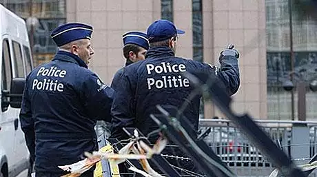 Politisti belgieni, arestati pentru ca transportau imigranti