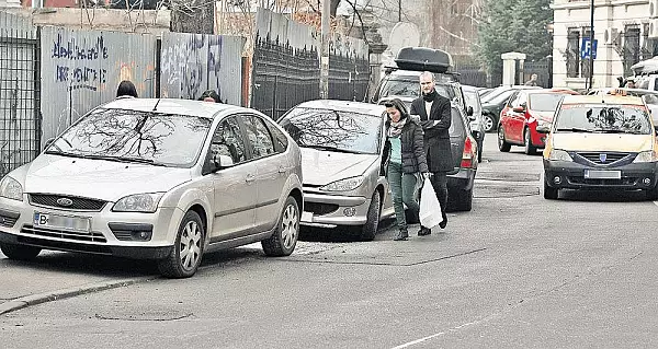 Politistii rutieri au primit OK-ul pentru ridicarea masinile parcate pe trotuar  