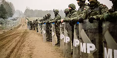 Polonia incepe constructia unei bariere metalice la frontiera
cu Belarus
