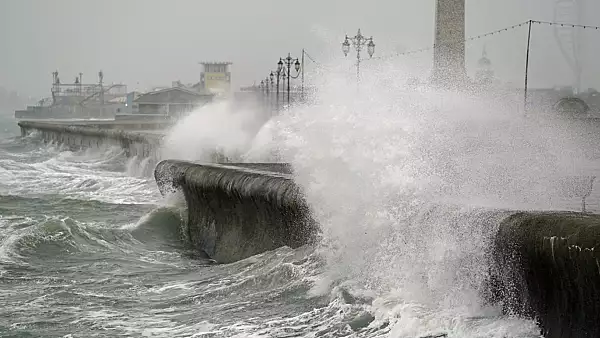 Potop in Marea Britanie. Va ploua in 24 de ore cat intr-o luna, a fost emisa avertizare de fenomene meteo ce pun in pericol viata