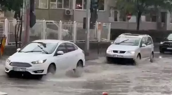 potop-in-tulcea-centrul-orasului-a-fost-inundat-dupa-o-ploaie-torentiala.webp