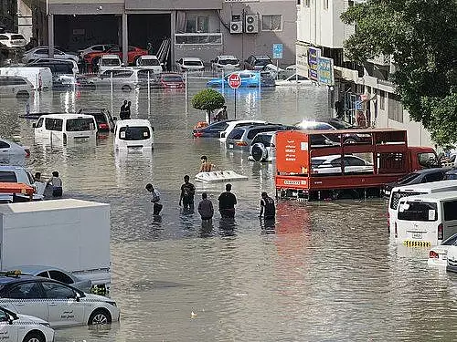 Potopul din Dubai si ipoteza injectiei in nori, contrazisa de experti