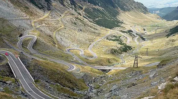 Povestea trista a Transfagarasanului. Putini stiu cum a fost construit, de fapt, "drumul printre nori"