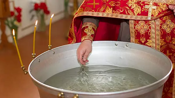 Practici de botez in diferite zone ale tarii. De la traditii la superstitii