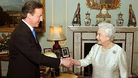 Predare de stafeta la Buckingham: Theresa May e noul premier! Regina a acceptat demisia lui Cameron