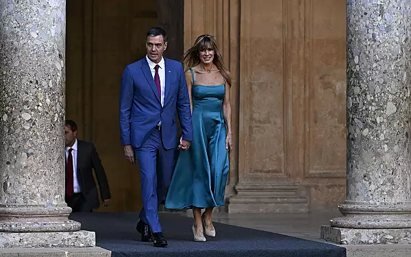 Premierul Pedro Sanchez uimeste Spania si anunta ca ia in calcul demisia, dupa o ancheta de coruptie care ii vizeaza sotia