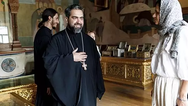 Preotul-regizor roman Ciprian Mega a slujit intr-una dintre bisericile Kremlinului, in urma cu 6 zile: ,,Cu aprobarea patriarhului Kiril"