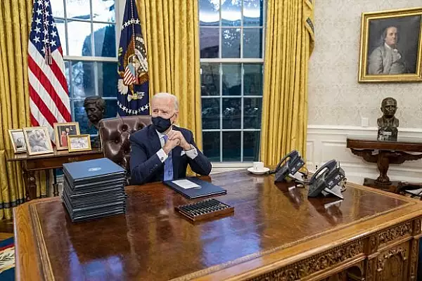 Presedintele Biden spune ca Trump i-a lasat in Biroul Oval o scrisoare ,,generoasa"