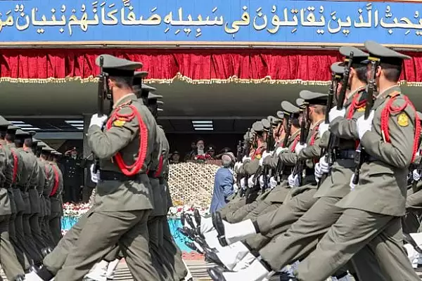 Presedintele Iranului lauda atacul cu drone si rachete asupra Israelului in timpul unei parade militare anuale