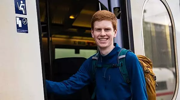 Pretul platit pe an de un adolescent pentru a locui in tren, la clasa I, in Germania: "Pot decide in fiecare zi unde vreau sa merg"