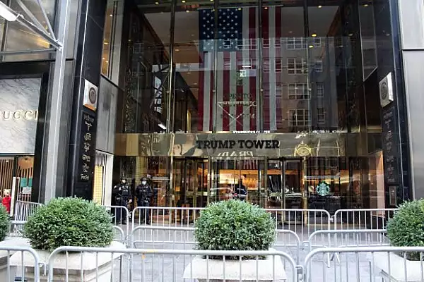 Preturile cladirilor detinute de Donald Trump in New York au scazut la jumatate. Agent imobiliar: "Numele lui este radioactiv"