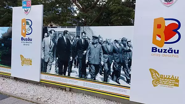Primarul PSD din Buzau se apara dupa expozitia cu Nicolae Ceausescu si da vina pe marketing - Galerie FOTO