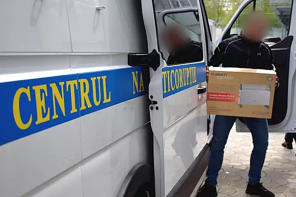 Primarul, vicele, secretarul si un viitor consilier local dintr-o localitate din Bistrita-Nasaud, retinuti pentru coruptie si fals in legatura cu alegerile loca