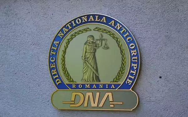 Primarul,contabilul si juristul de la Primaria Cosmesti au fost trimisi in judecata de DNA