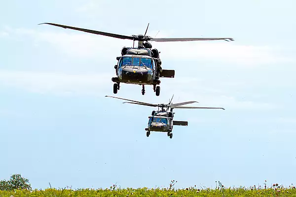 Primul test cu elicopterul Black Hawk pentru situatii de urgenta, in prezenta sefilor IGAV si DSU