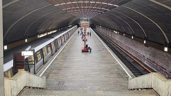 Programul circulatiei trenurilor de metrou in perioada zilelor libere de 1 Mai si a Sarbatorilor Pascale. Anuntul Metrorex
