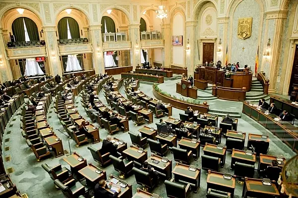 Proiectul care permite devansarea prezidentialelor, discutat azi in Senat