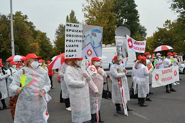 Protest al medicilor si asistentelor, in Piata Victoriei. Angajatii din Sanatate, nemultumiti