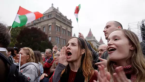 Proteste anti-Orban la Budapesta. Profesorii isi cer drepturile in strada