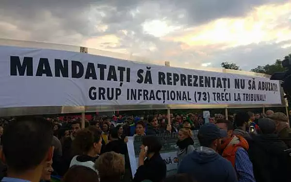 Proteste dupa decizia Senatului in cazul Oprea, in Bucuresti si in mai multe orase din tara FOTO VIDEO