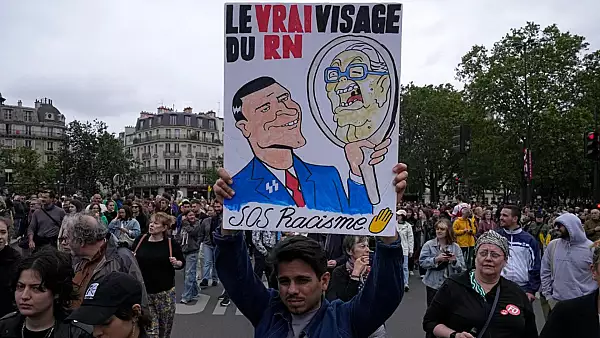 Proteste masive in Franta. Oamenii nemultumiti de victoria in alegeri a extremei drepte au iesit in strada