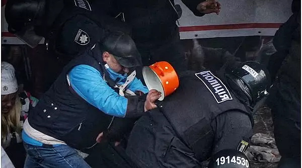 proteste-violente-in-ucraina-2000-de-manifestanti-au-incercat-sa-intre-in-parlament.webp