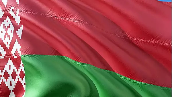 Protestele continua in Bielorusia. Manifestare pasnica a unui lant de 200 de femei pe strazile tarii