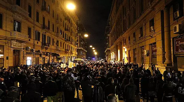 Protestele impotriva restrictiilor pandemice zguduie Italia. Ciocniri violente intre politie si protestatari la Napoli, Torino si Milano