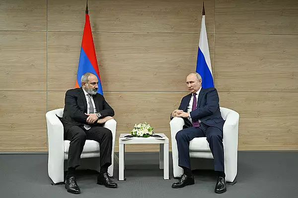 Putin a discutat cu premierul armean, dupa ce tensiunile s-au acutizat: ,,Relatiile se dezvolta"