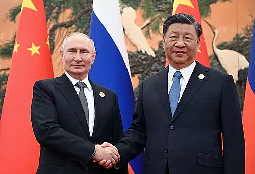 Putin face prima vizita externa dupa realegerea in functie: in China