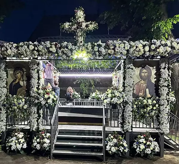 Racla cu moastele Sfantului Ioan cel Nou va strabate strazile din Suceava, sambata seara. Mii de credinciosi sunt asteptati la procesiune 