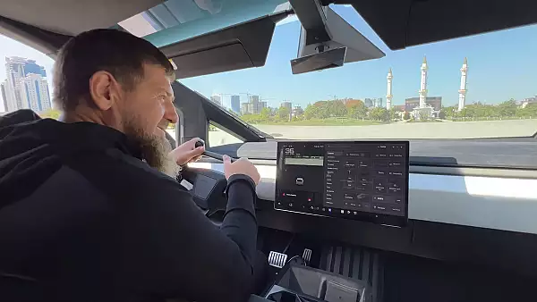 Ramzan Kadirov il acuza pe Musk ca i-a dezactivat vehiculul Tesla Cybertruck: ,,Cum ai putut sa faci asta, Elon?"