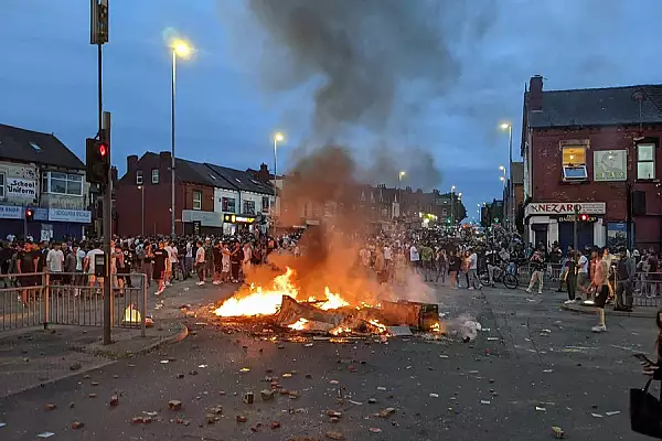 Rascoala din Leeds. MAE anunta ca 9 romani au fost retinuti in scandalul monstru: ,,Este esentiala clarificarea tuturor aspectelor" VIDEO