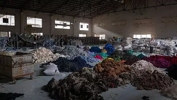 Reciclarea deseurilor textile, obligatorie de la 1 ianuarie. Ce angajamente si-a asumat Romania prin PNRR