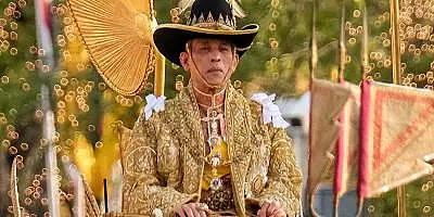 Regele Thailandei este acuzat ca detine printr-un fond de investitii compania care produce si distribuie un vaccin anti-COVID-19 in tara sa