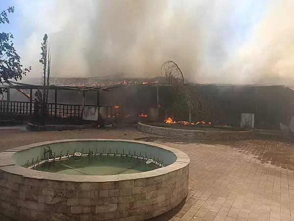 Restaurant din Horezu, in flacari: o victima cu taieturi la ambele maini